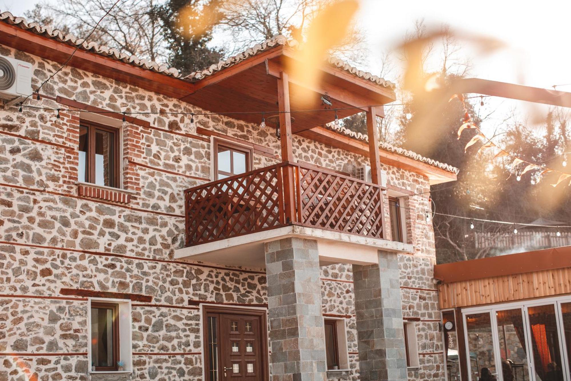 Keshtjella Xhabeqos Hotel Laknas Exterior foto