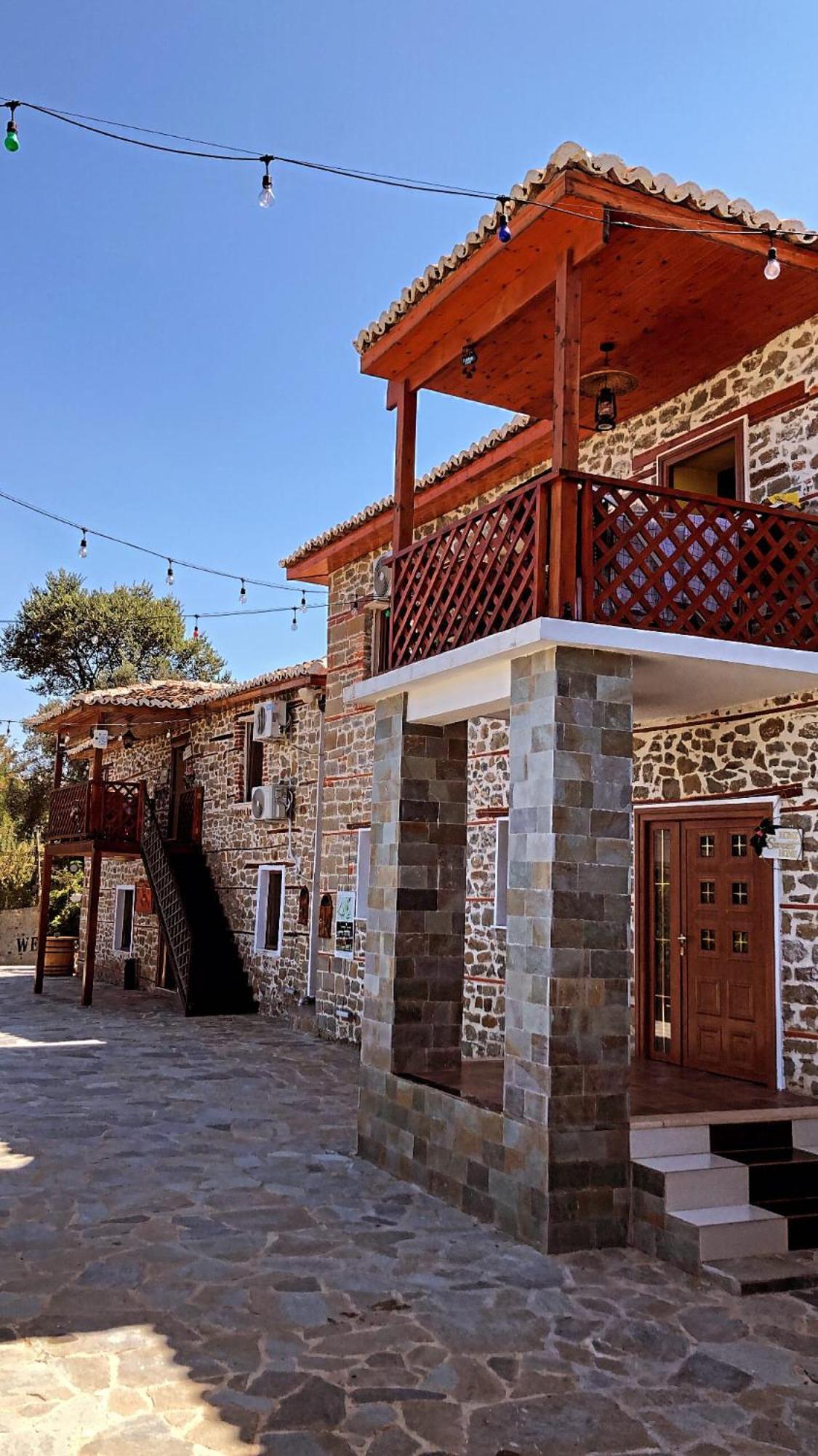 Keshtjella Xhabeqos Hotel Laknas Exterior foto