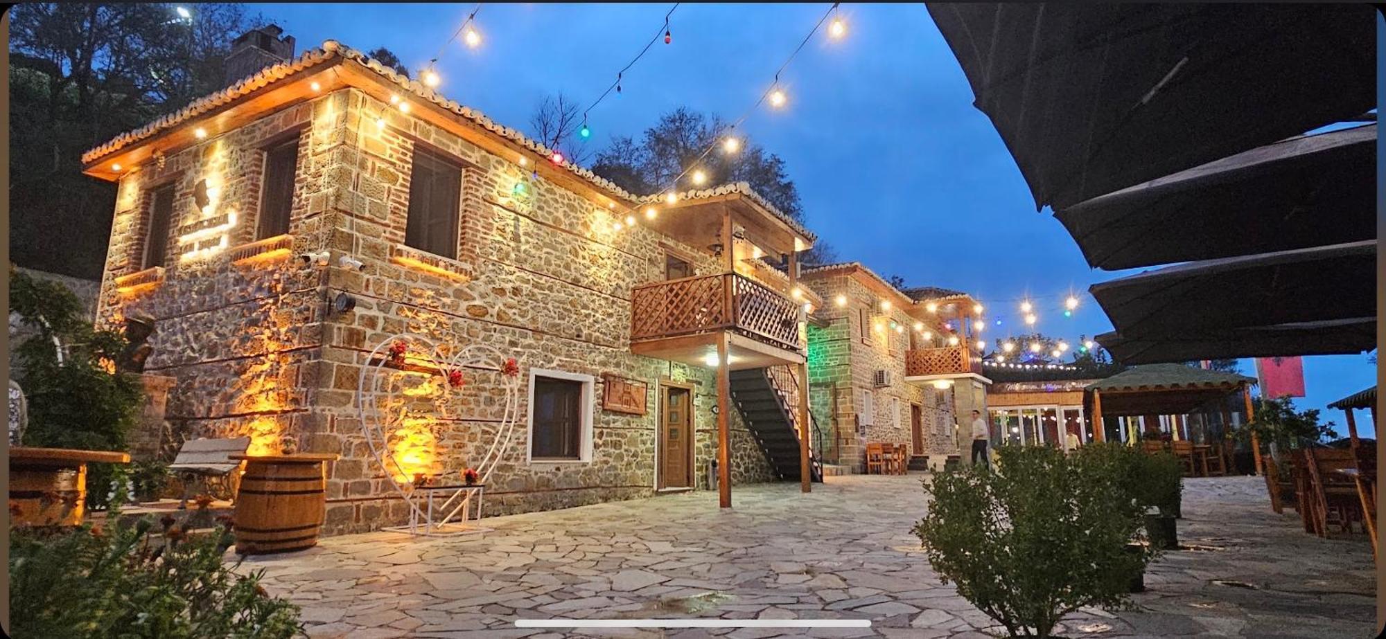 Keshtjella Xhabeqos Hotel Laknas Exterior foto