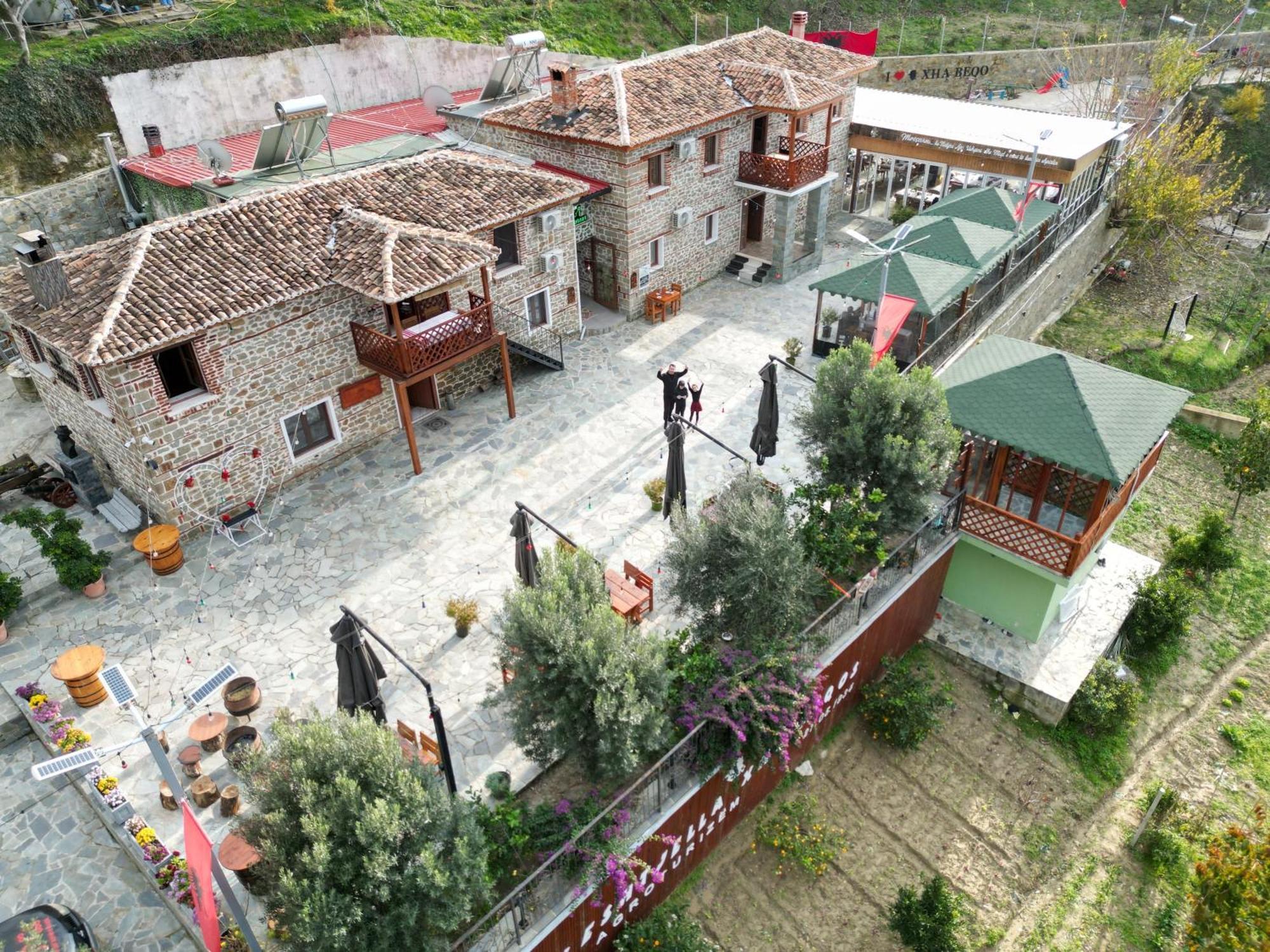 Keshtjella Xhabeqos Hotel Laknas Exterior foto