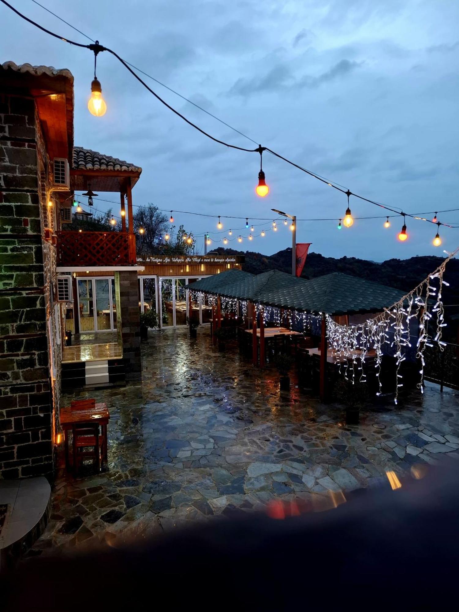 Keshtjella Xhabeqos Hotel Laknas Exterior foto