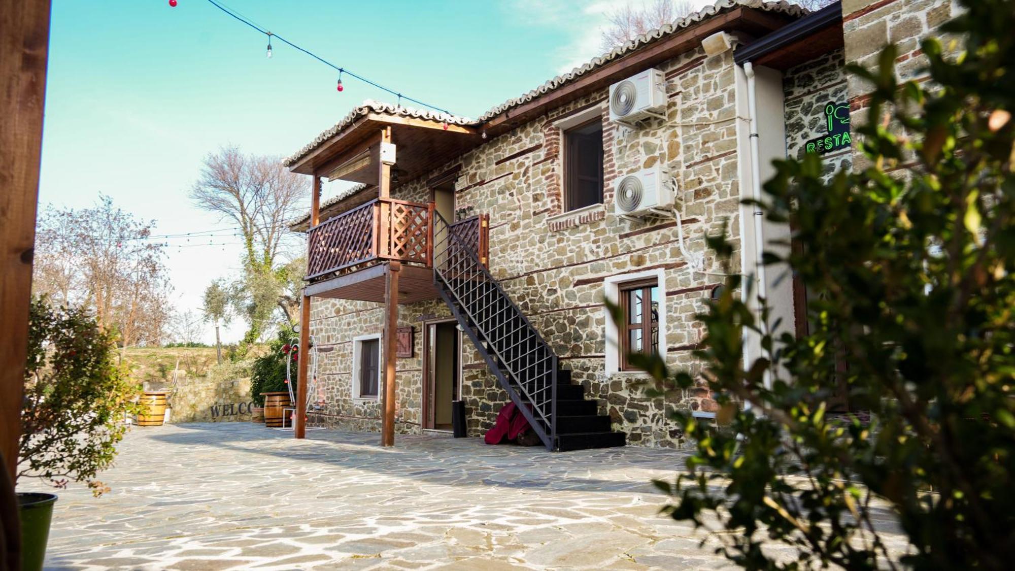Keshtjella Xhabeqos Hotel Laknas Exterior foto