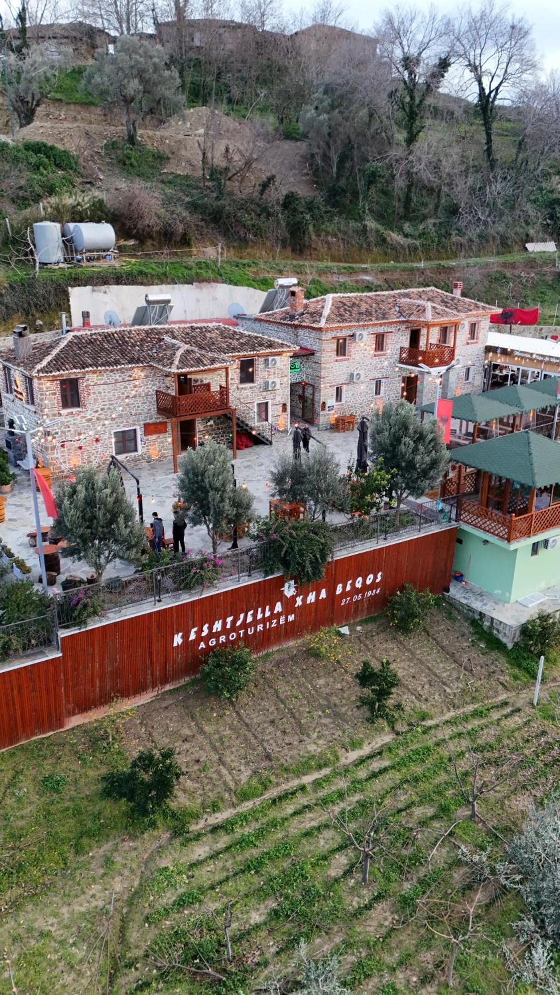 Keshtjella Xhabeqos Hotel Laknas Exterior foto